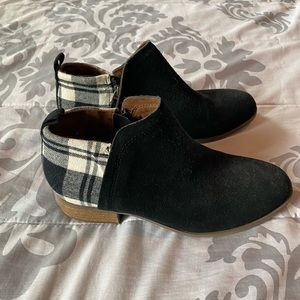 Tom’s Black/White Plaid Booties